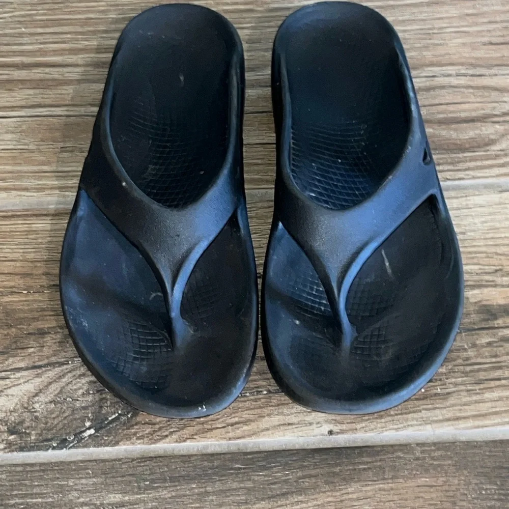 Oofos Ooriginal slip on thong recovery flip flops